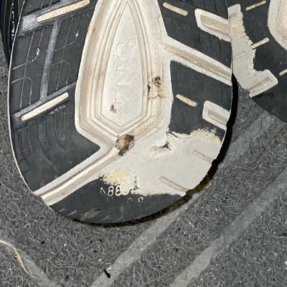 Brooks mens shoes - Picture 3 of 5